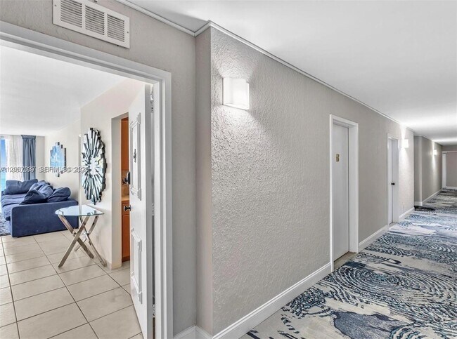 Building Photo - 3140 S Ocean Dr