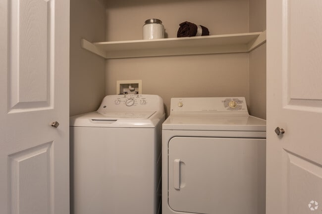 2BR, 2BA - 952 SF - Dakota at Governors Ranch