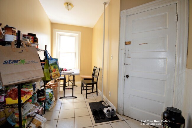 Building Photo - 10 Strathmore Rd