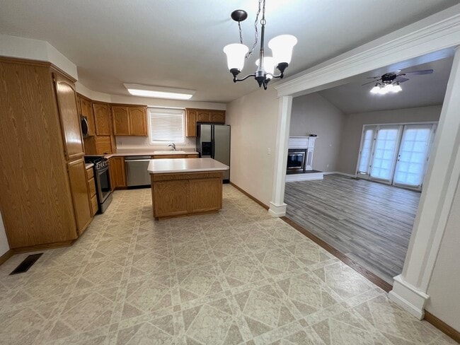 Foto del edificio - 734 Hemlock Ct