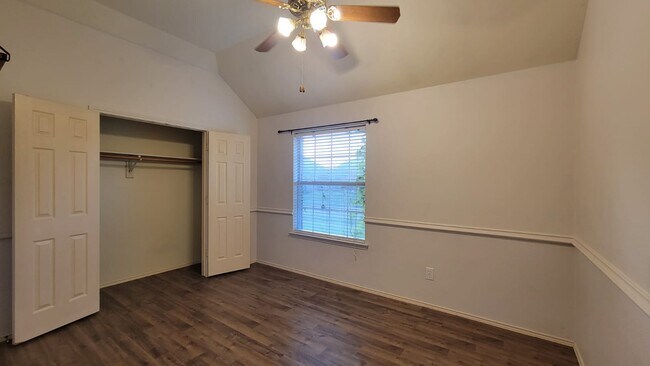 Foto del edificio - 2102 Mapleview Dr