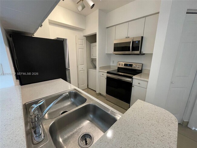 Foto del edificio - 17100 N Bay Rd