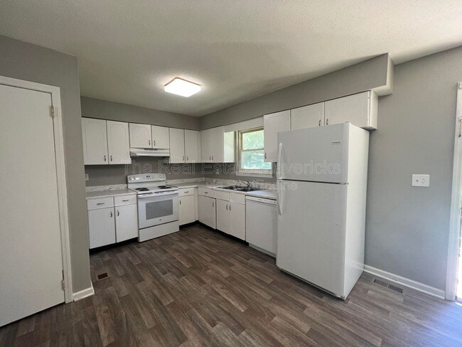 Foto del edificio - 5056 Shoals Ln