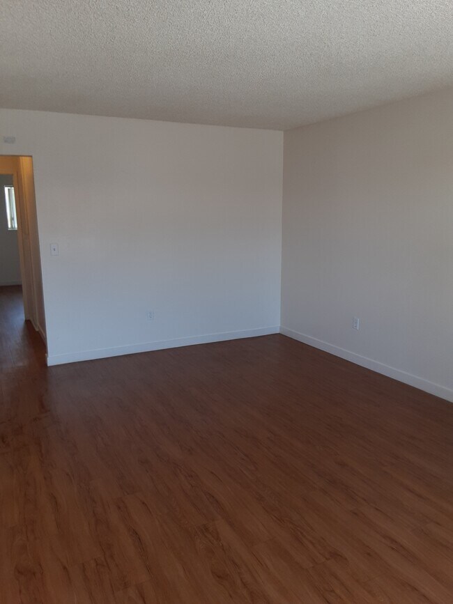 Foto del edificio - 112 S Delano St