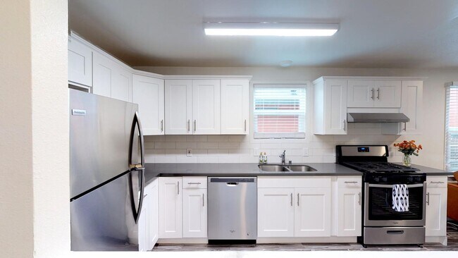 Foto del edificio - Room in 4 Bedroom Home at 714 Aileen St