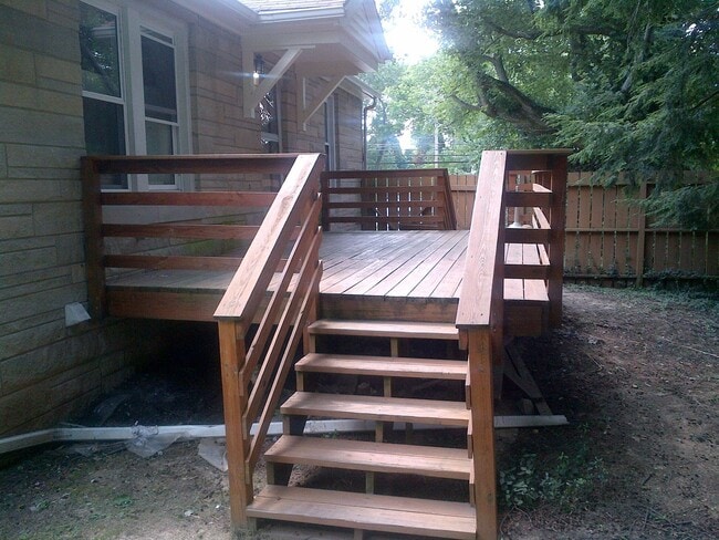 Building Photo - 4 BED/2 BA Home close to Assembly Hall!