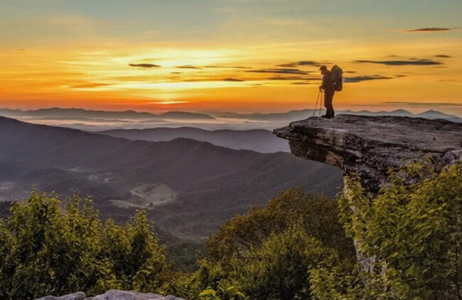 Foto del edificio - 2744 Melrose Ave