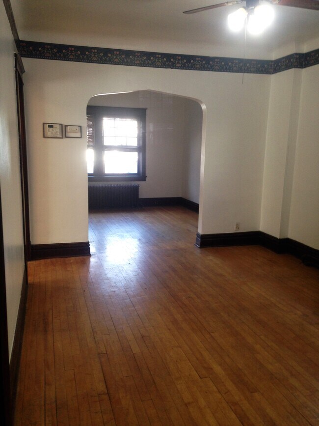 Foto del edificio - 1008 E 6th St