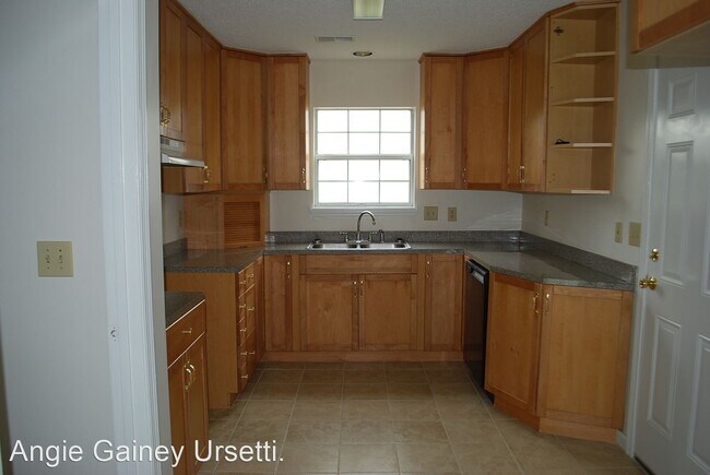 Foto del edificio - 3 br, 2 bath House - 150 Mossy Oaks Ave