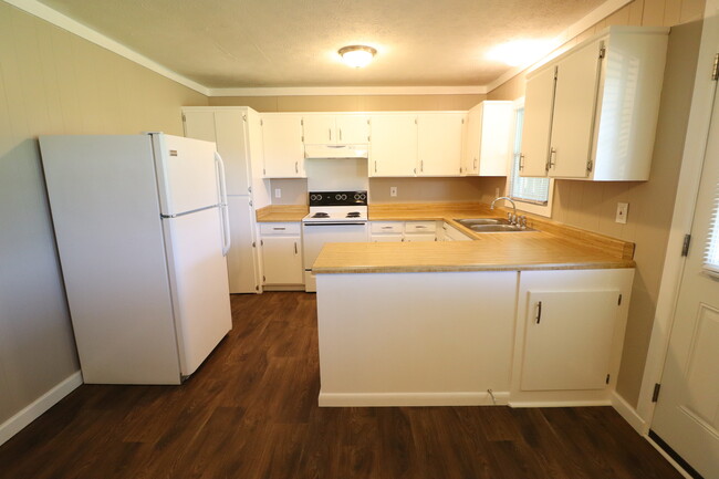 Building Photo - Blackman  Duplex