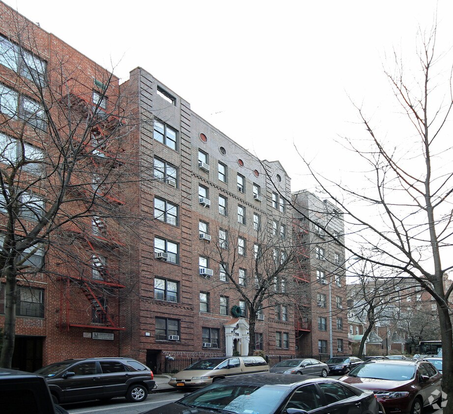 74th St - 34-35 74th St