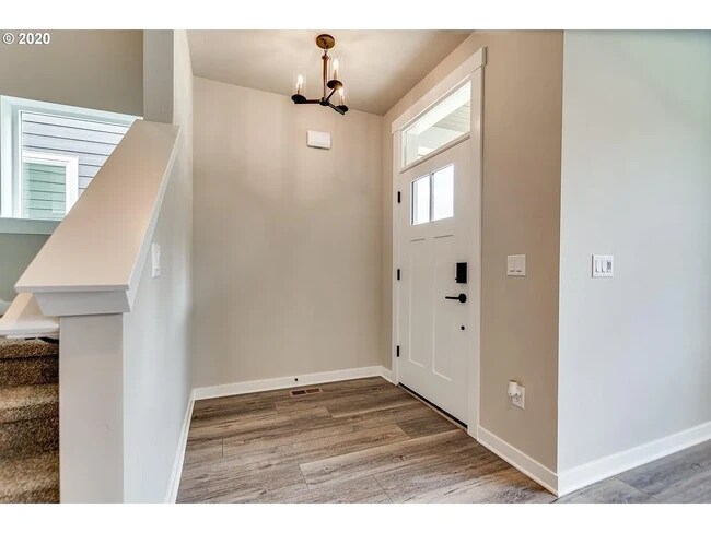 Front Door Area - 10111 NE 132nd Ave