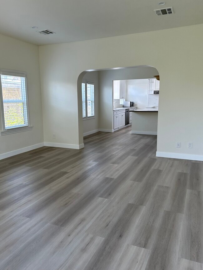 Foto del edificio - 10520 Eastborne Ave