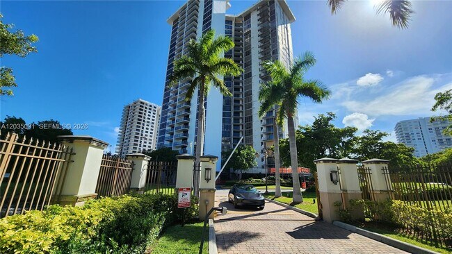 Foto del edificio - 18151 NE 31st Ct