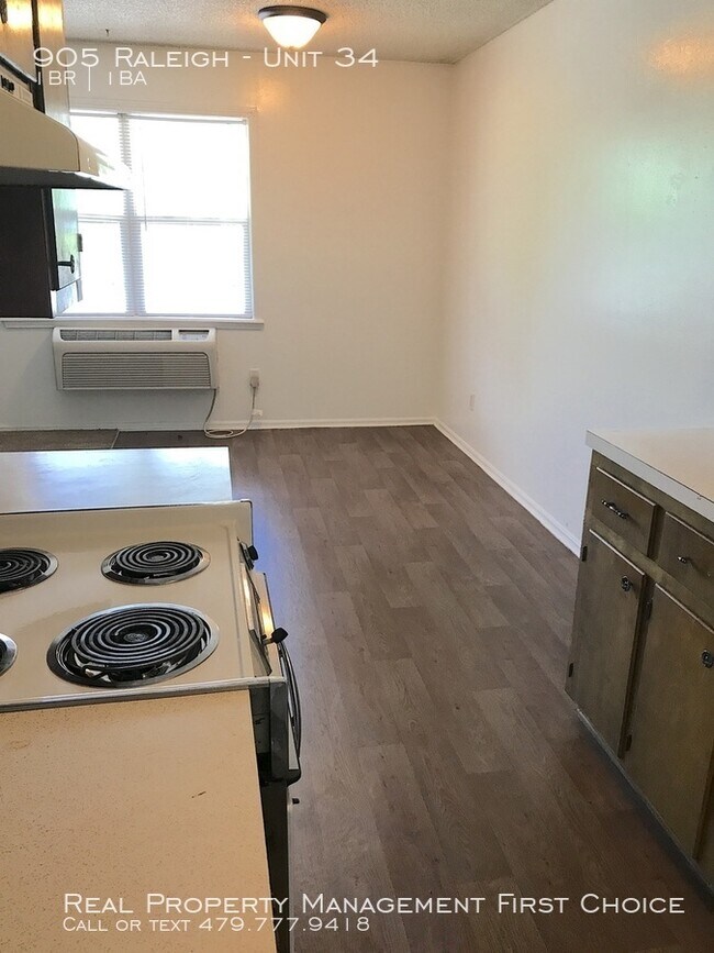 Foto del edificio - Phoenix Village Apartments Welcomes You