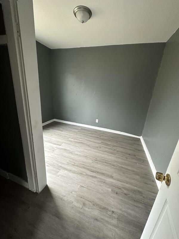 Foto del edificio - 6821 Claasen Avenue - 1