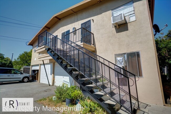 Building Photo - 2 br, 1 bath House - 3936 Stewart Ave #B