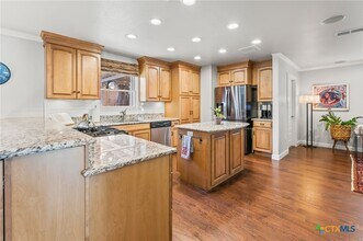 Building Photo - 1113 W Oltorf St