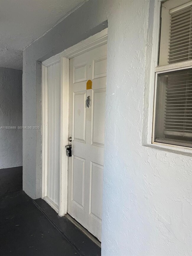 Foto del edificio - 9375 Fontainebleau Blvd