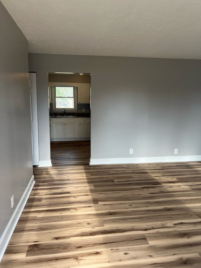 Building Photo - 119 Lakeview Dr