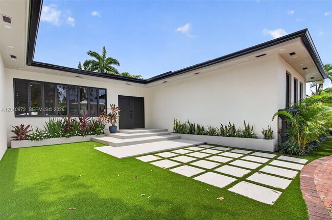 Building Photo - 645 NE 53rd St