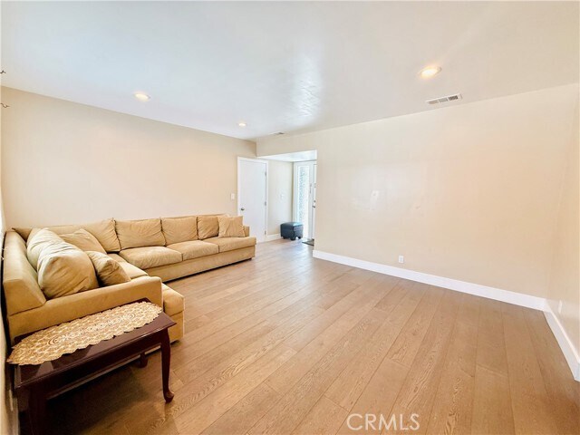 Foto del edificio - 17511 Glenburn Ave