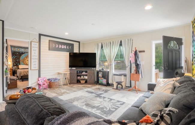 Photo - 3824 Wayside Rd House