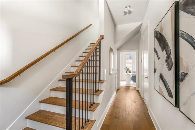 Foto del edificio - 381 E Greenbriar Ln