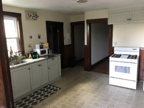 Building Photo - 49 Cedar St