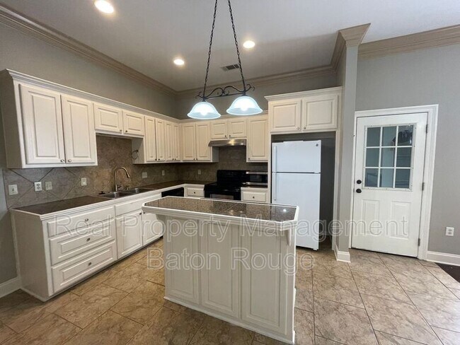 Building Photo - 684 Summer Breeze Dr