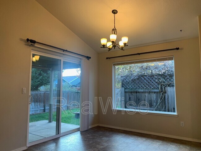 Building Photo - 1443 SW Sturgeon Ct