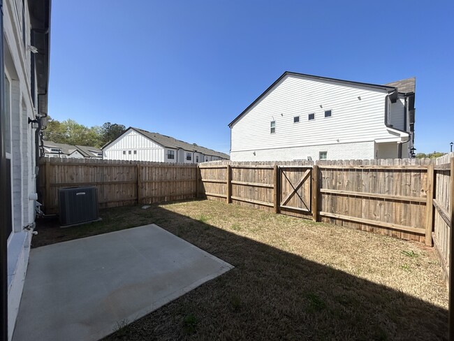 Fenced backyard - 24 Auburn Hill Dr