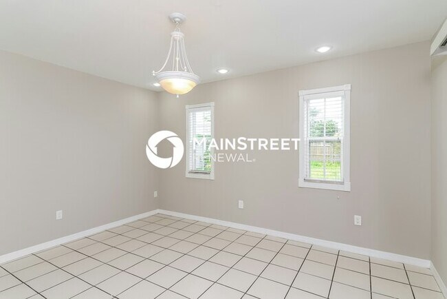 Building Photo - 2 Bedroom Pet-Friendly Home in North Port, FL with Main Street Renewal
