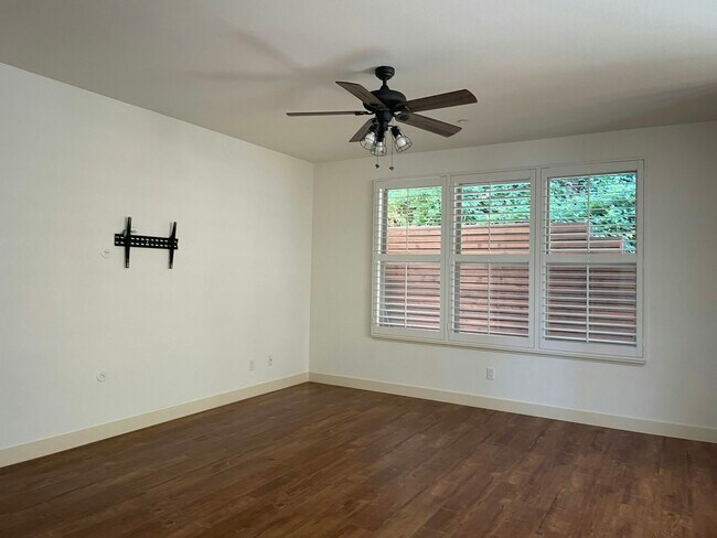 Foto del edificio - 912 Lundy Ln