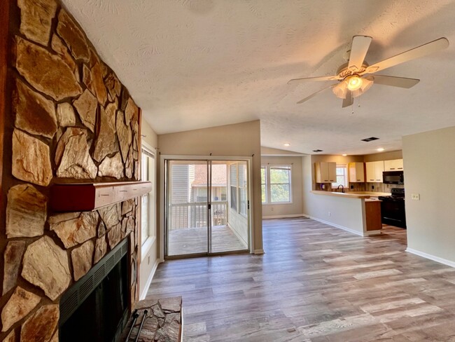 Foto del edificio - 1006 Wood Creek Dr