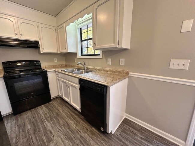 Building Photo - 1008 Tyree Ct S