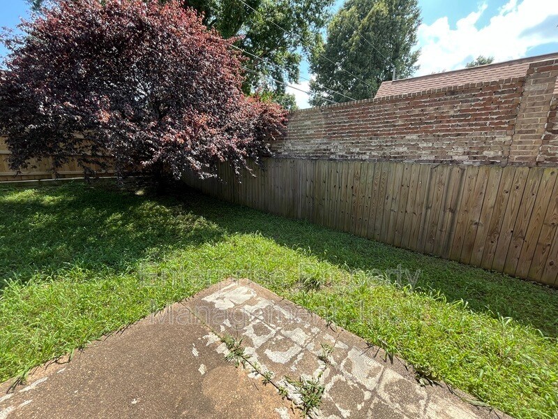 Building Photo - 7901 Deer Trail Ln