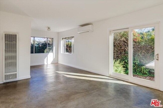 Foto del edificio - 3171 Silver Lake Blvd