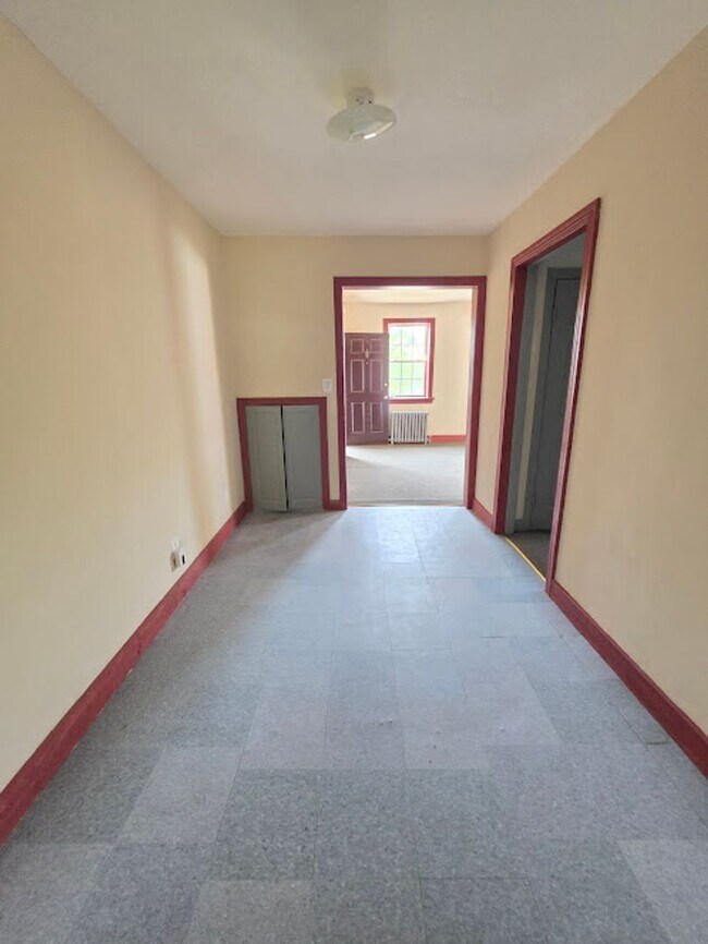 Interior Photo - 800 TAYLOR ST NE