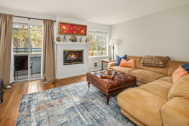 Building Photo - 2244 13th Ave W