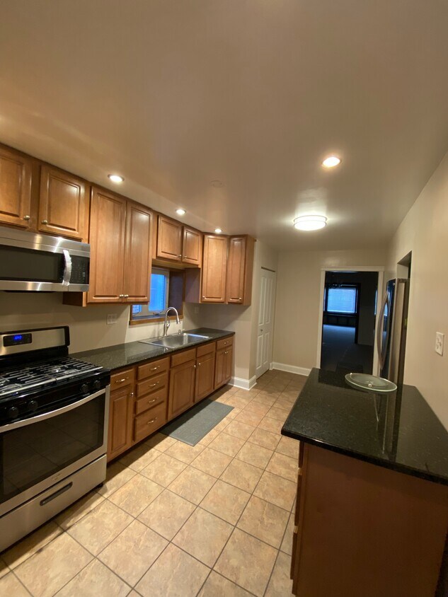 Kitchen - 4819 N Karlov Ave