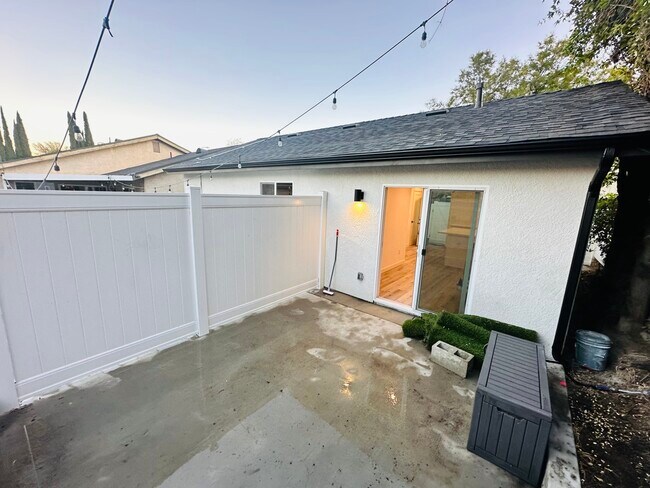 Patio trasero privado - 10201 Eton Ave
