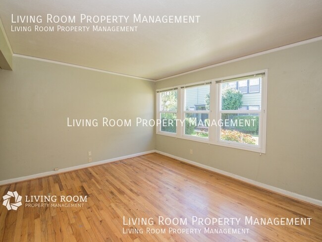 Foto del edificio - Buckman townhome  with Private Garage!