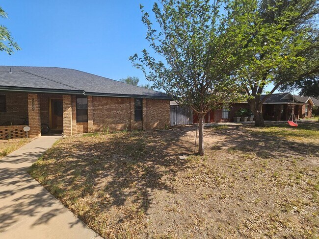 Building Photo - Spacious 3BR House in Midland