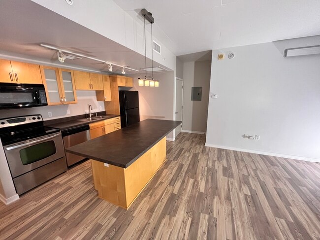 Building Photo - 8151 33rd Ave S