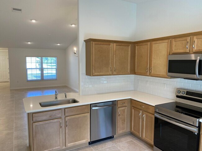 Foto del edificio - 19 Louisville Dr