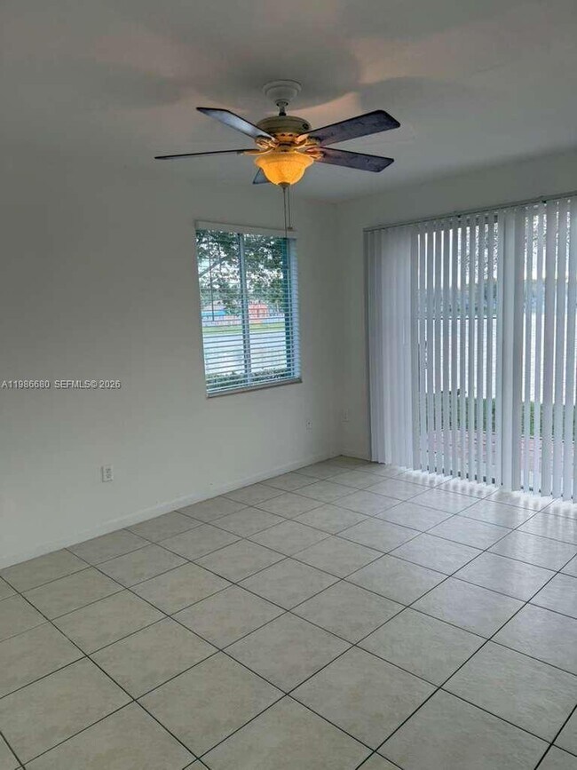 Foto del edificio - 2470 SE 15th Pl