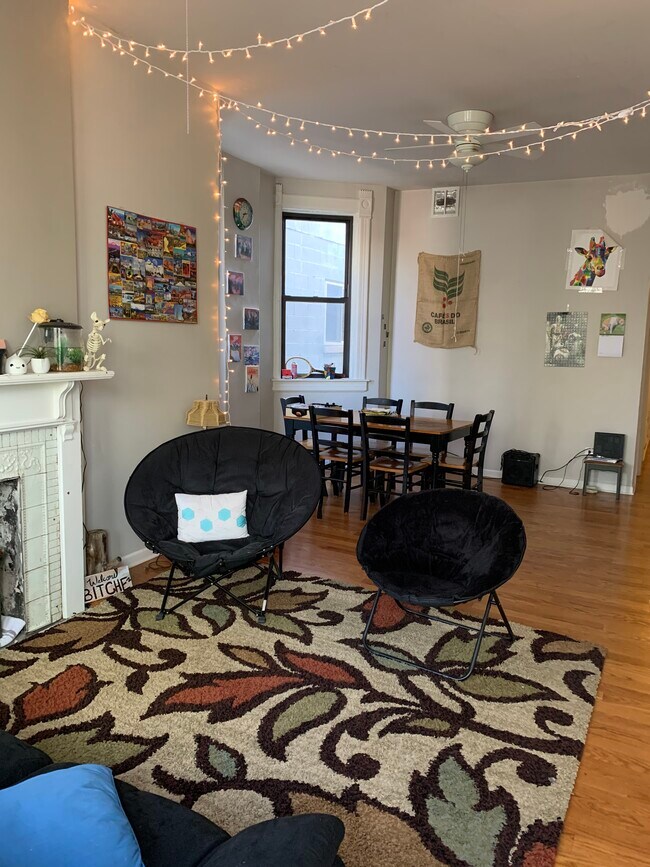 living room and dining room - 1038 S Oakley Blvd