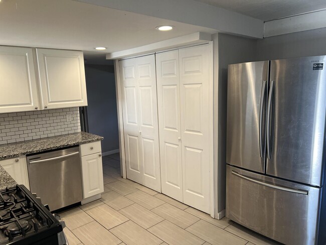 Building Photo - 21 Pheasant Ln