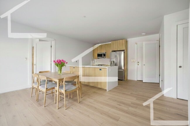 Beautiful 2Br/2Bth NEW CONSTRUCTION apartment! Laundry in unit! Great locations! - Beautiful 2Br/2Bth NEW CONSTRUCTION apartment!  Laundry in unit! Great locations!